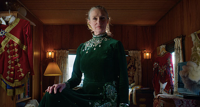 En Plads i Manegen_slide_poster